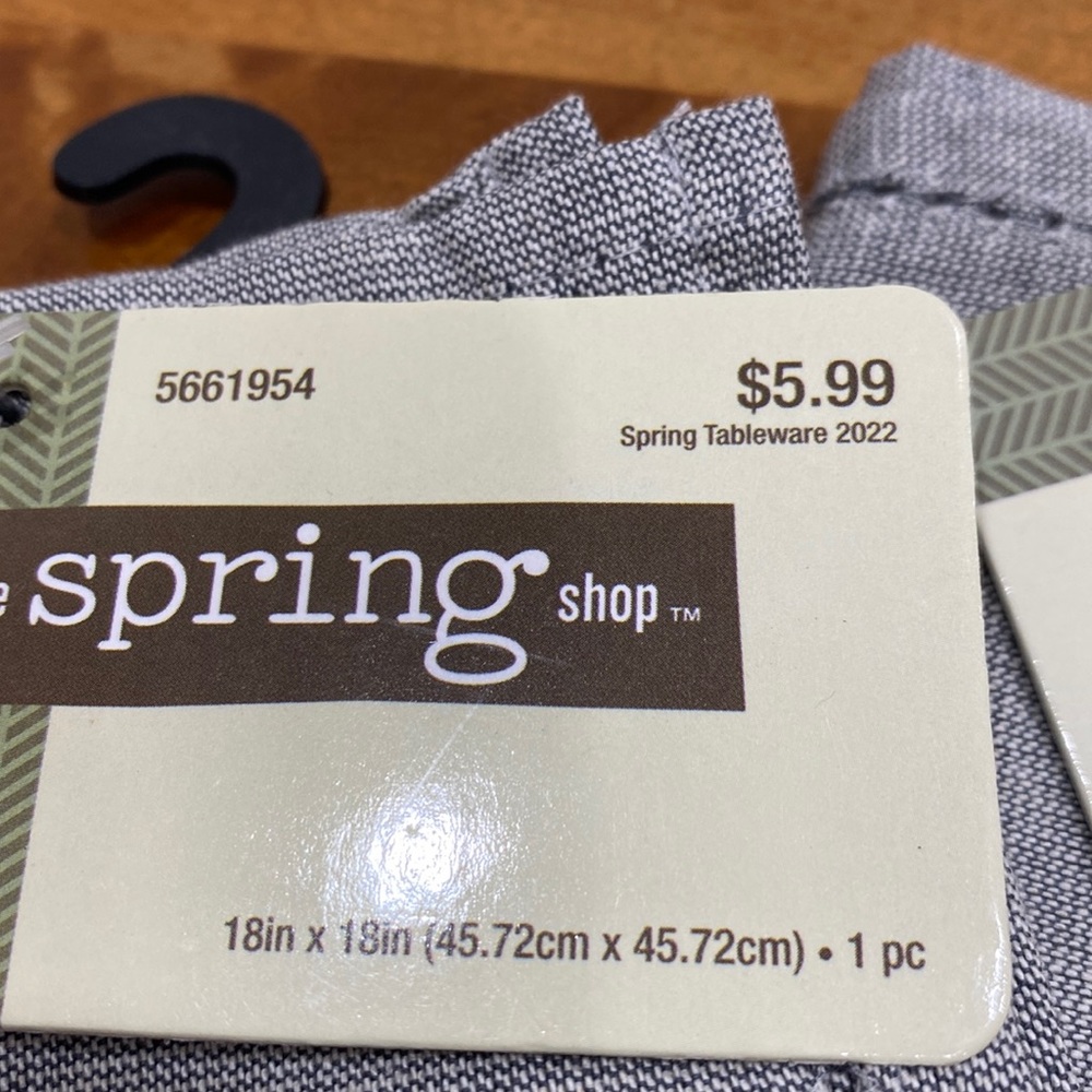 NWT. 8piece, placemats/napkin set. - Picture 6 of 12